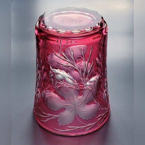 Vntg Cranberry Cut To Clear & Etched Gorgeous 6 3/8" Glass Vase - Picture 11 of 16